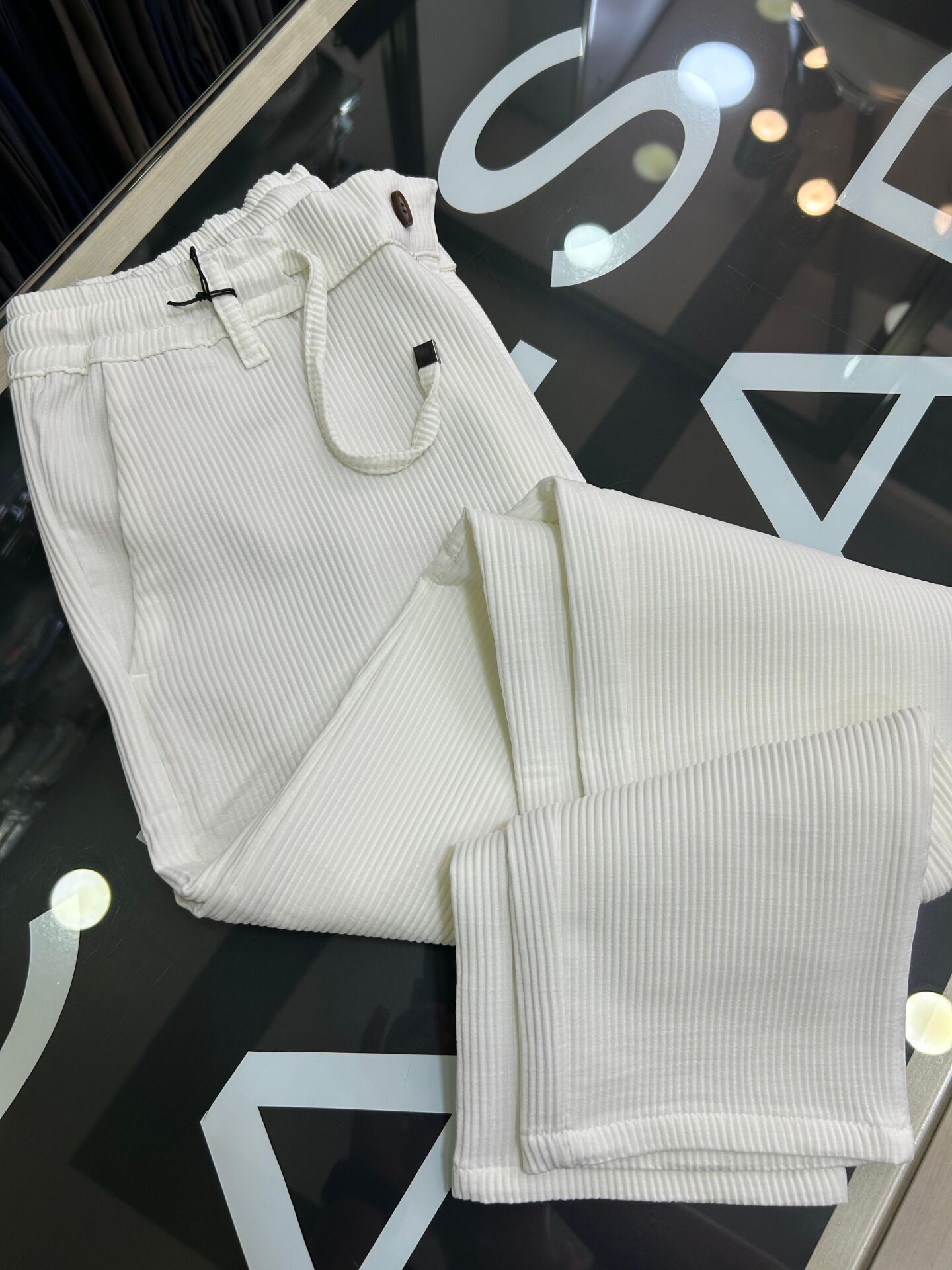 ERKEK BEYAZ LİKRALI FİTİLLİ JOGGER PANTOLON