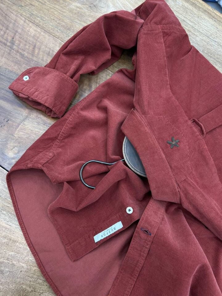 ERKEK KİREMİT MODERN FİT UZUN KOLLU KADİFE GÖMLEK