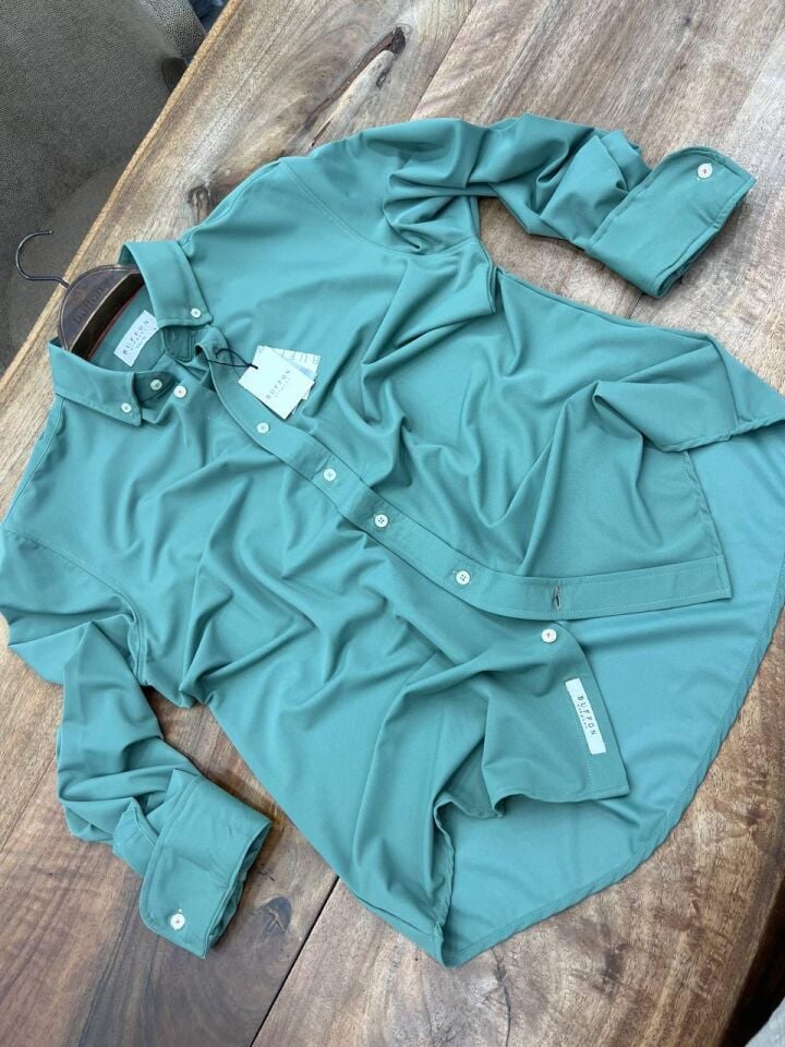 ERKEK MERCAN YEŞİLİ EN BOY ESNEK PERFORMANS GÖMLEK