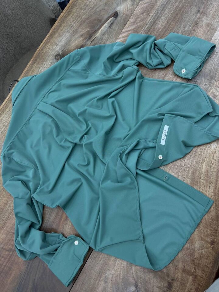 ERKEK MERCAN YEŞİLİ EN BOY ESNEK PERFORMANS GÖMLEK