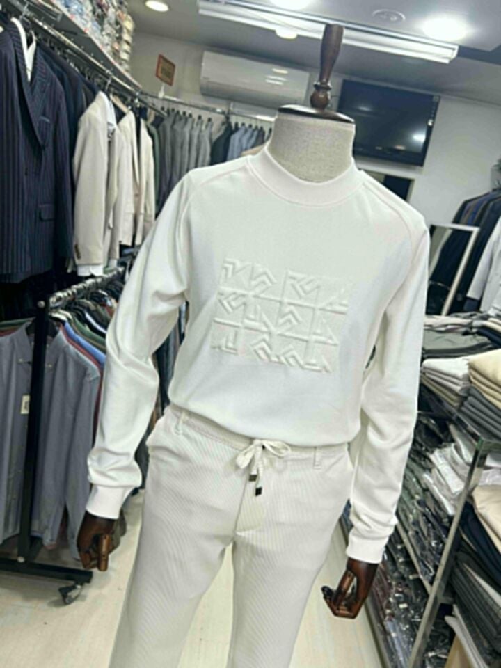 ERKEK BEYAZ NAKIŞLI SİLİKON BASKI BİSİKLET YAKA KALIN SWEATSHIRT