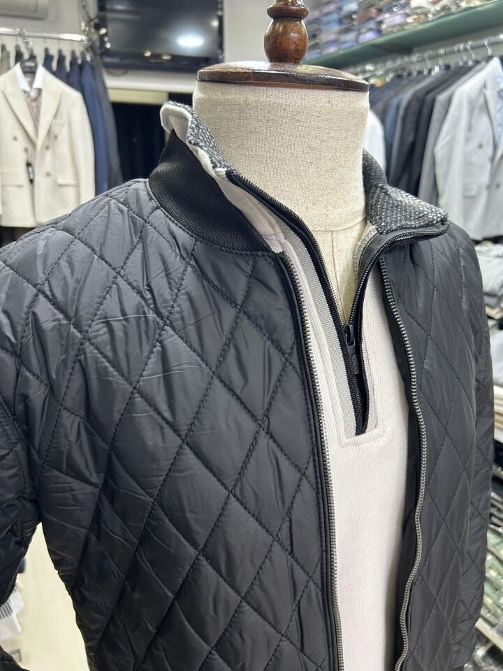 ERKEK SİYAH ÇOK CEPLİ HAFİF KAPİTONE MONT