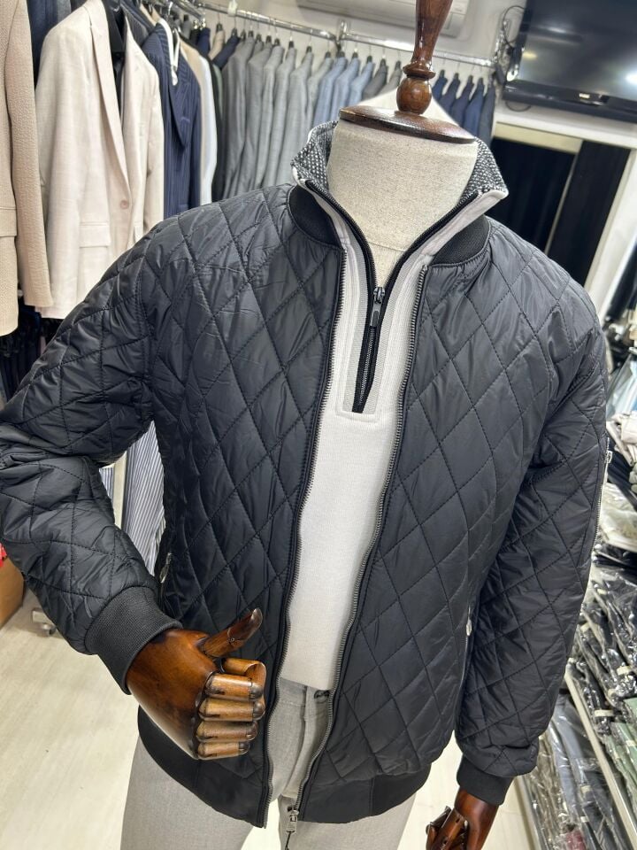 ERKEK SİYAH ÇOK CEPLİ HAFİF KAPİTONE MONT