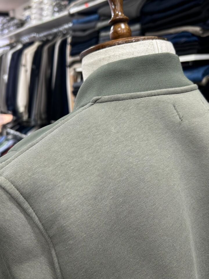 ERKEK HAKİ KOLEJ YAKA KAPİTONE MONT TİPİ HIRKA