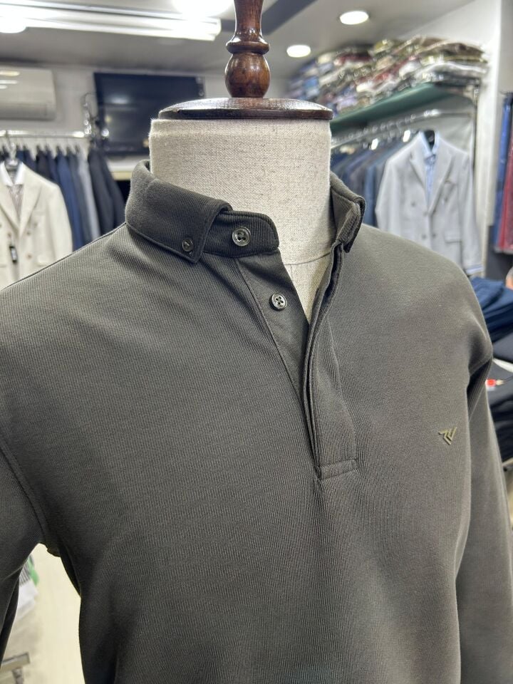 ERKEK HAKİ GİZLİ DÜĞMELİ POLO YAKA KALIN SWEATSHİRT