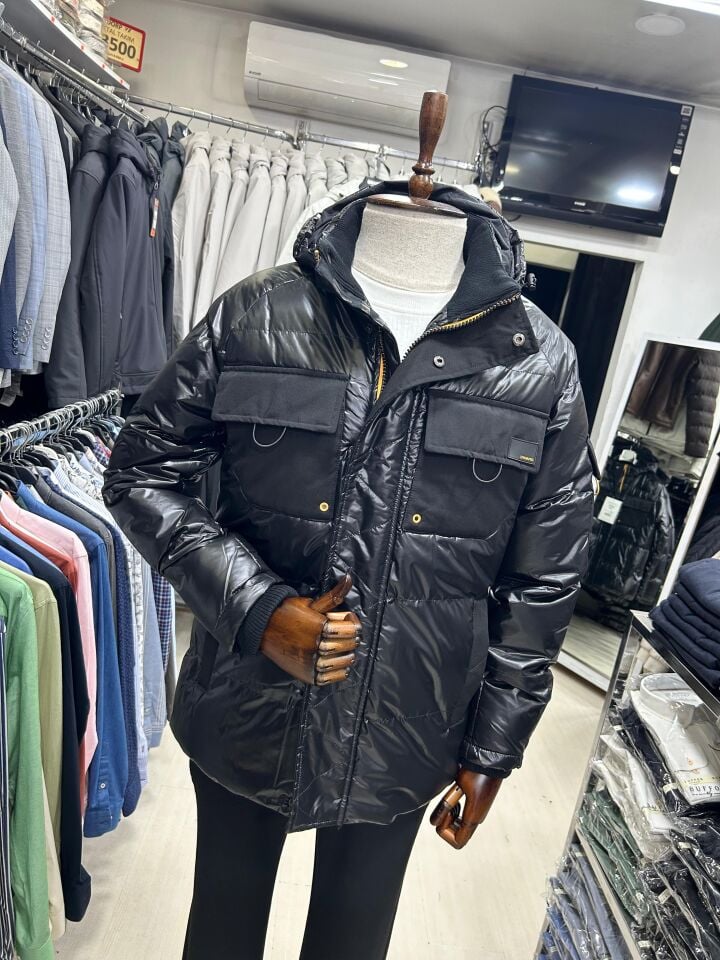 ERKEK SİYAH PARLAK ÇOKLU CEPLİ KAPÜŞONLU SU GEÇİRMEZ KIŞLIK MONT