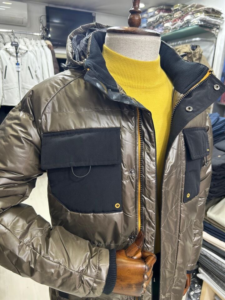 ERKEK HAKİ PARLAK ÇOKLU CEPLİ KAPÜŞONLU SU GEÇİRMEZ KIŞLIK MONT