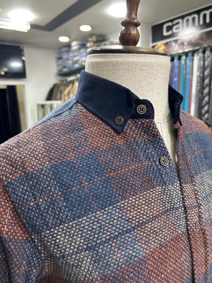 Erkek %100 Pamuk Ekose Desenli Slim Fit Kışlık Gömlek – Kadife Yaka ve Kadife Manşet Detaylı