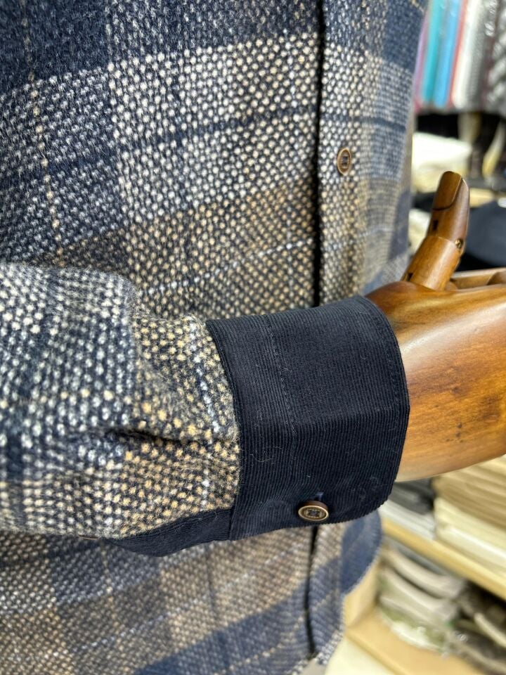 Erkek %100 Pamuk Ekose Desenli Slim Fit Kışlık Gömlek – Kadife Yaka ve Kadife Manşet Detaylı