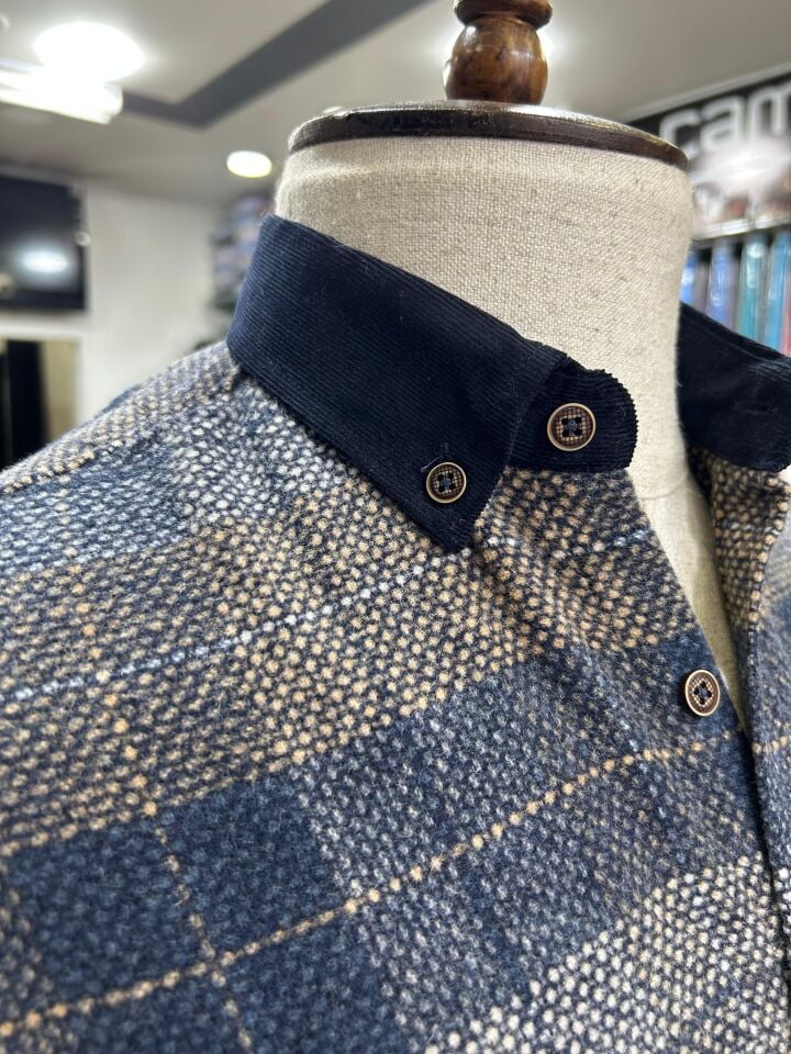 Erkek %100 Pamuk Ekose Desenli Slim Fit Kışlık Gömlek – Kadife Yaka ve Kadife Manşet Detaylı