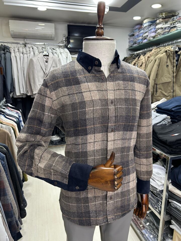 Erkek %100 Pamuk Ekose Desenli Slim Fit Kışlık Gömlek – Kadife Yaka ve Kadife Manşet Detaylı